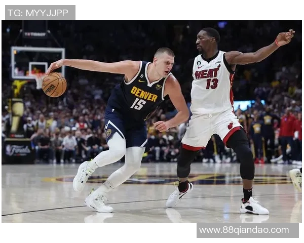 热火与篮网季后赛第四场激战回顾精彩瞬间与关键时刻分析